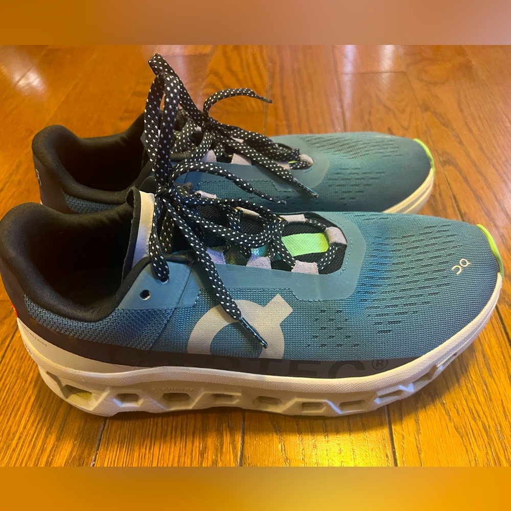 Women’s On Cloud Couldmonster size 10
